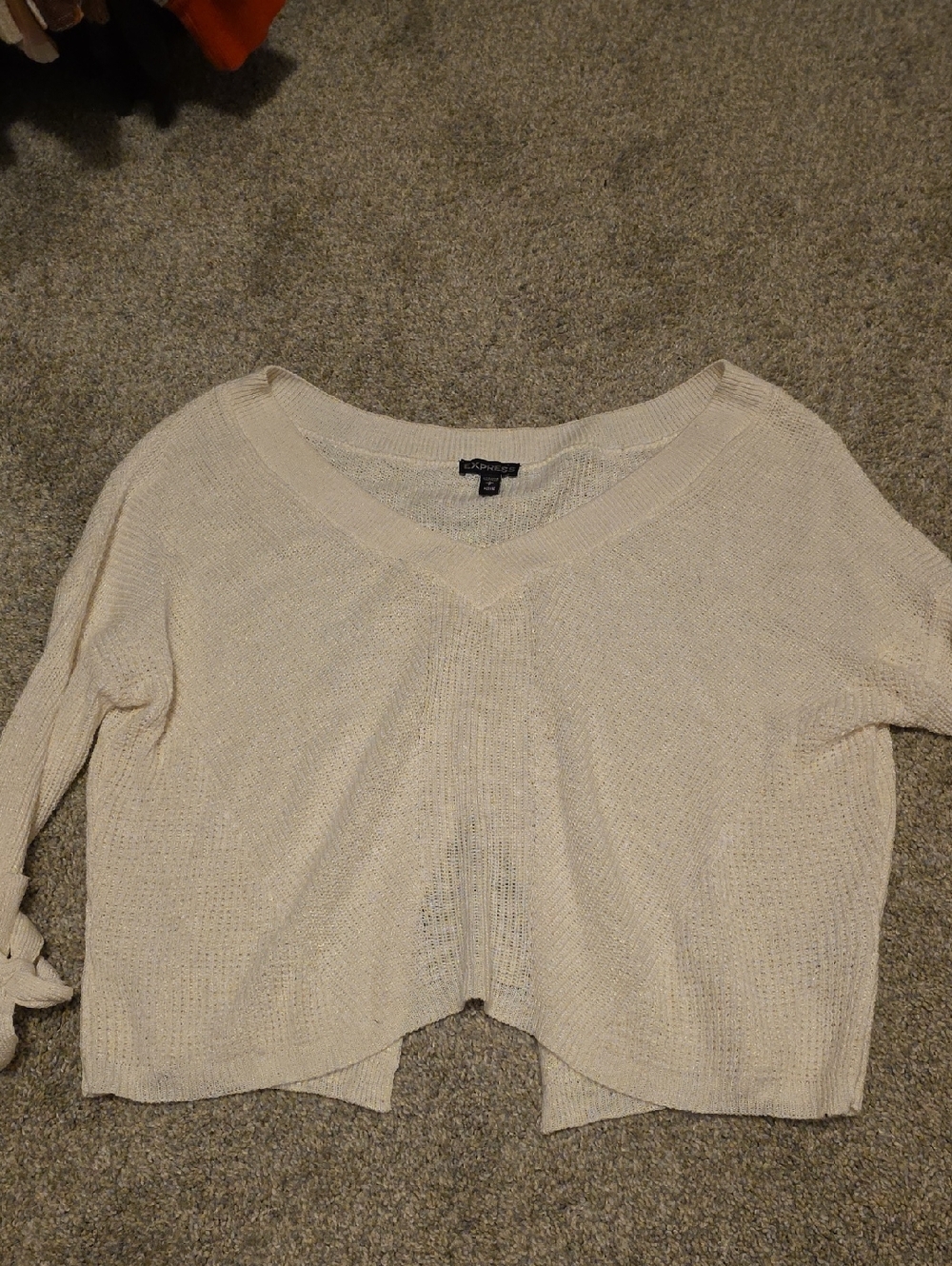 Express Cream V-Neck Lightweight Cropped Sweater